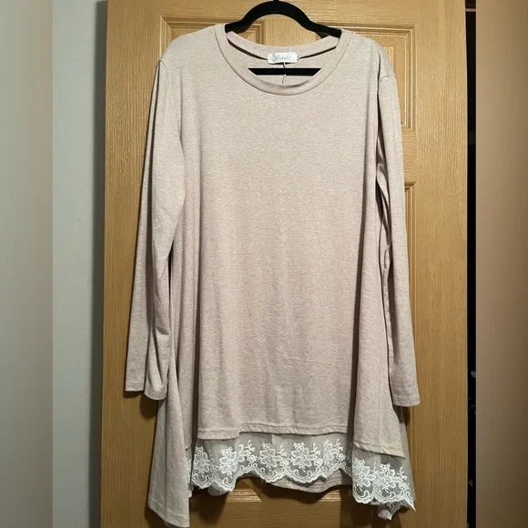 Cream Colored Lace Hem Tunic - Picture 2 of 9